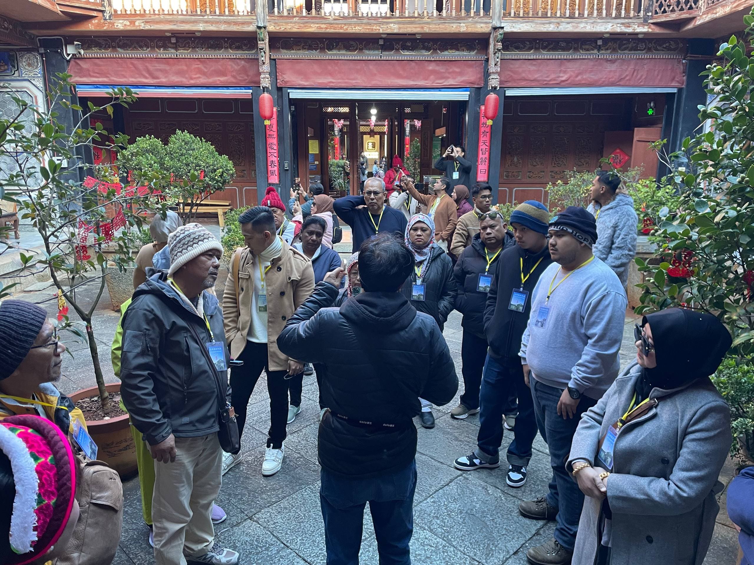 pakej yunnan tour guide