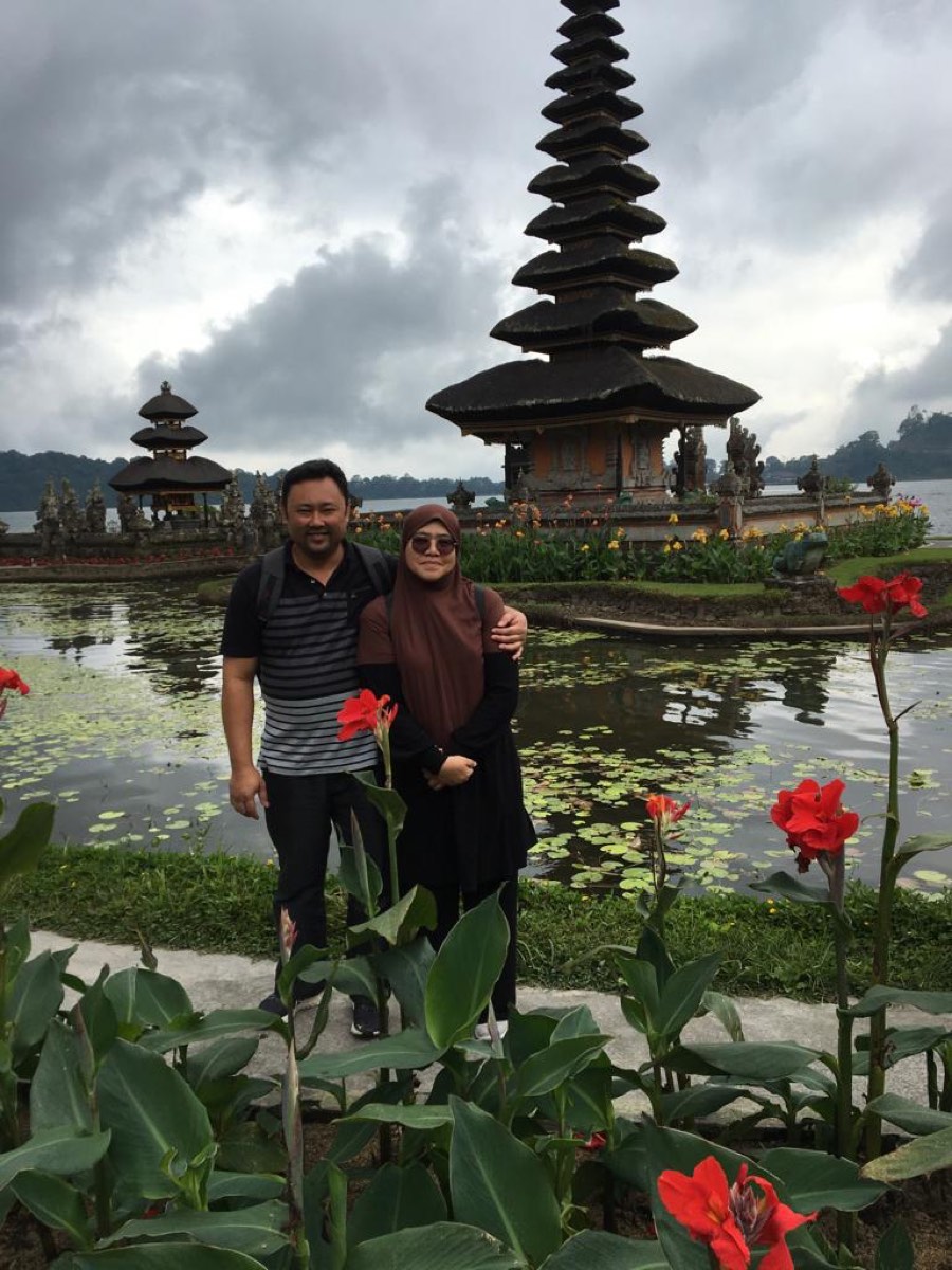 Pasangan Ayyash di Pura Ulun Danu Beratan Bali