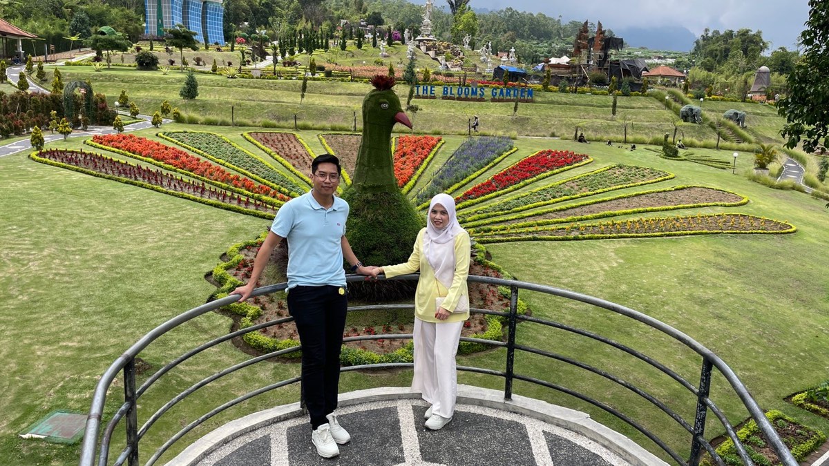 Pasangan honeymoon Ayyash di The Blooms Garden Bali